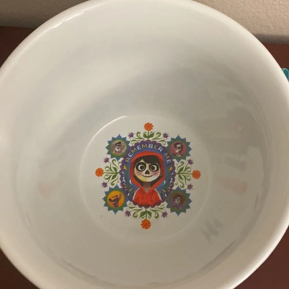 💙❤️ DISNEY/ PIXAR COCO FAMILIA CERAMIC Mixing Bowl NEW!!!